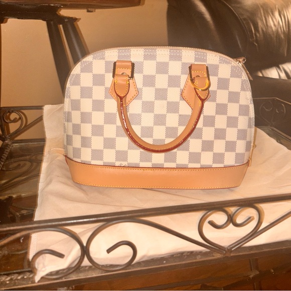 Louis Vuitton White and Tan Checkered Bag with wallet and shoulder strap. - Picture 1 of 9